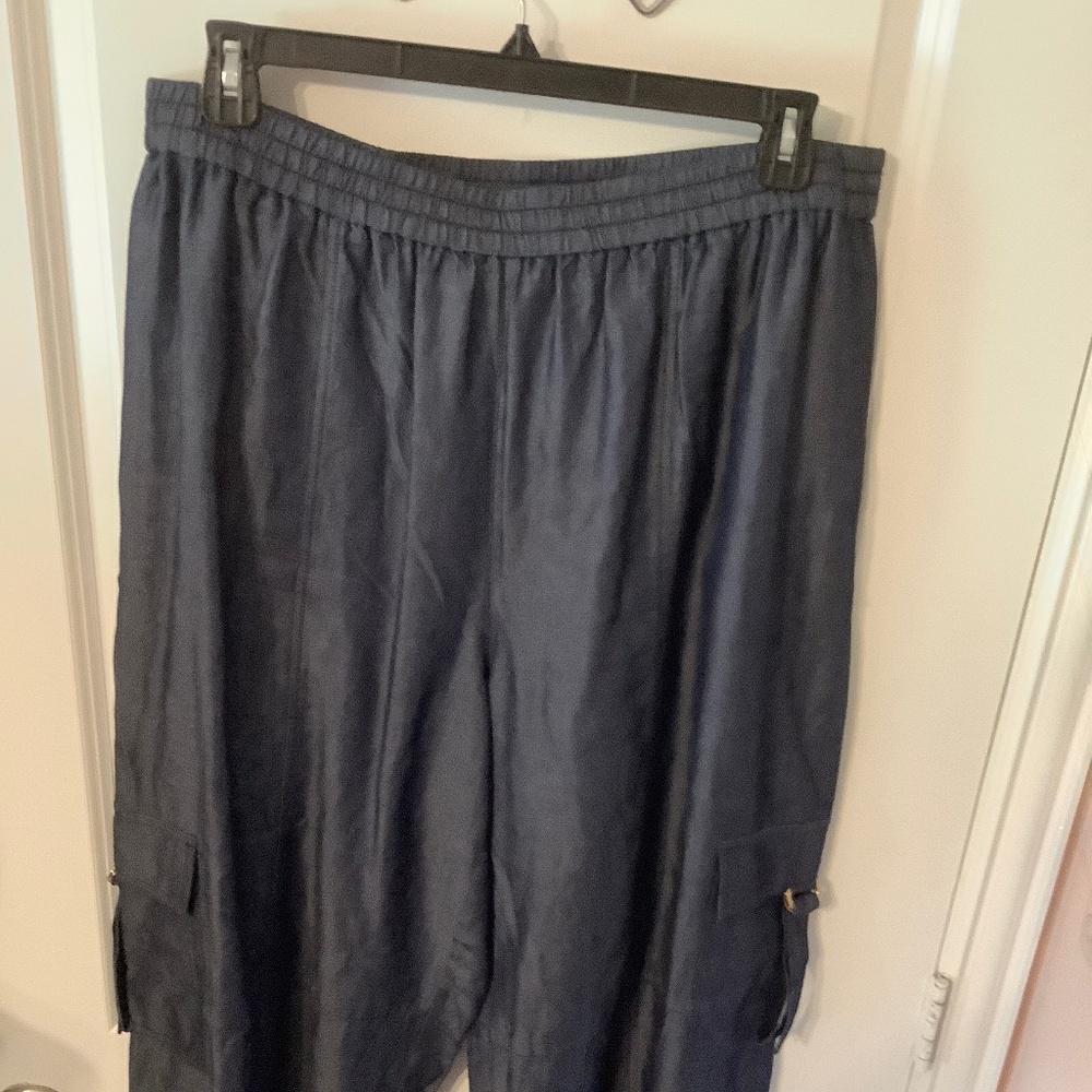 Woman’s plus size Michael Kors wide leg twill utility pants